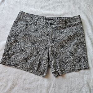 Banana Republic Factory Black and White Patterned Shorts Size 6 100% Cotton